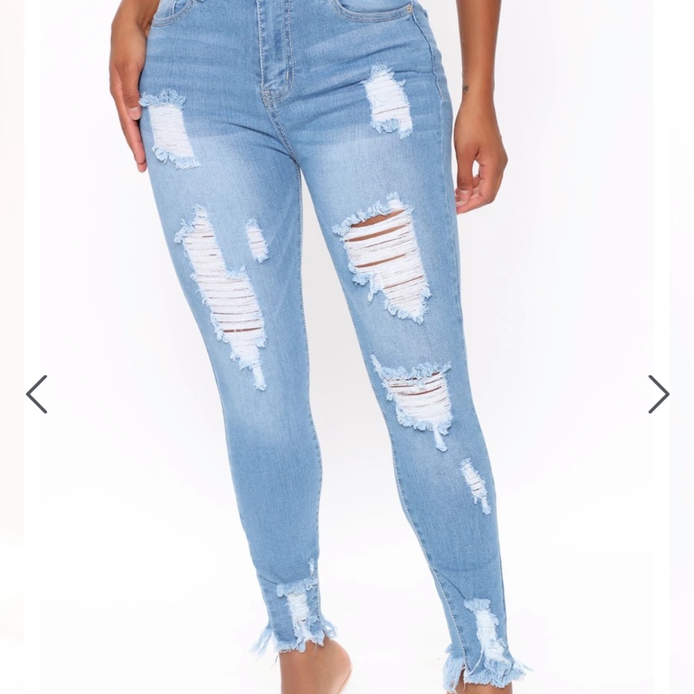 *BRAND NEW* Size M Distressed Skinny Jeans